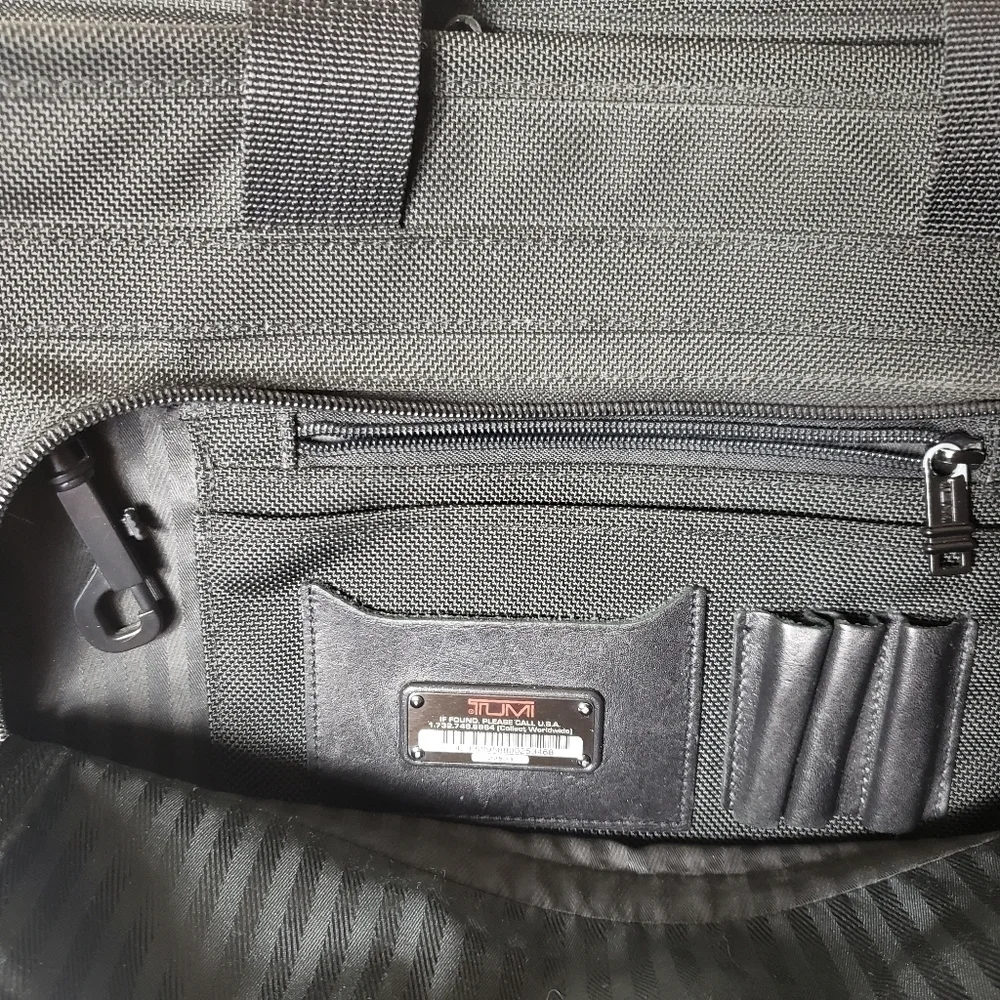 Tumi 225D3 Black Carry-on Travel Overnight Bag Case with Shoulder Strap-17x13x8
